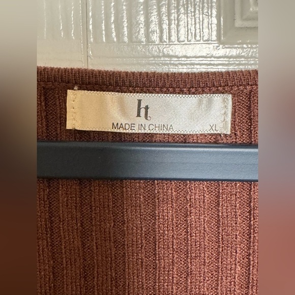 Elegant Brown Ribbed Women's Top - Picture 3 of 10